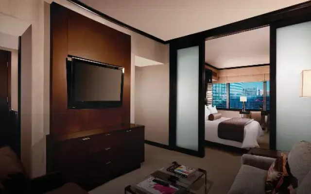 City Corner Double Suite with fountain view