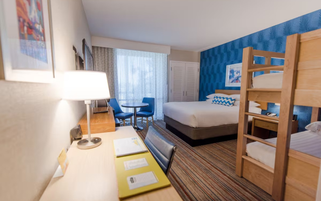 Deluxe Building 2 Quadruple room with pool view