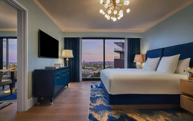 Double Suite with Skyline view