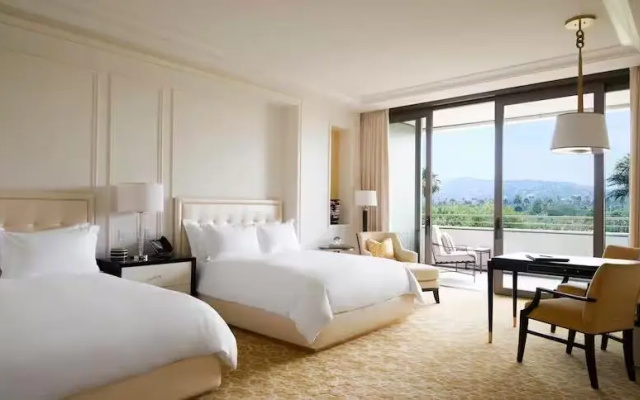 Beverly Hills (Hearing Accessible) room