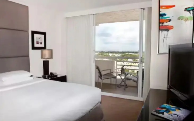 Suite with balcony and with pool view