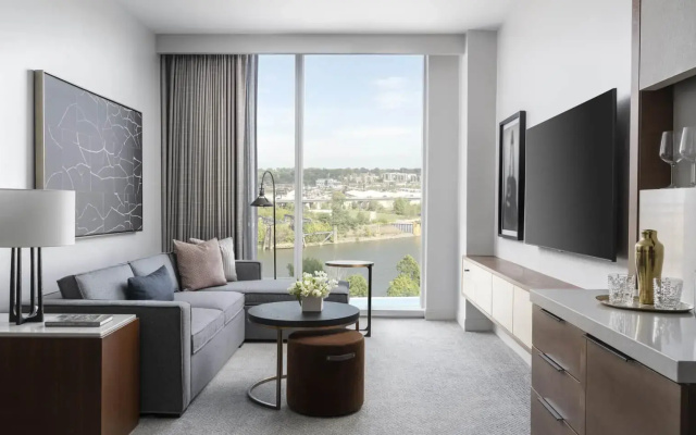 Four Seasons Executive Double Suite with city view