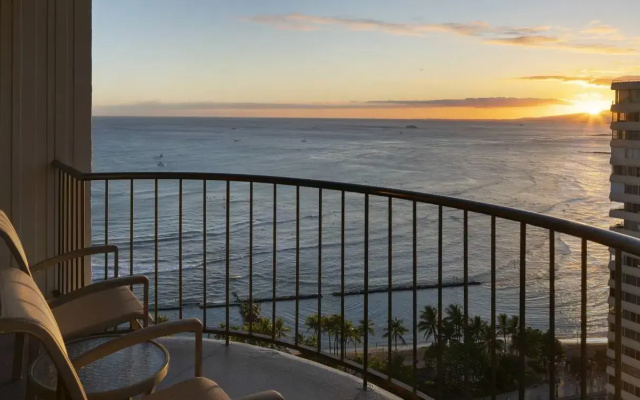 Paoakalani Double Junior Suite with balcony and with ocean view