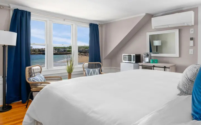 Private Deck Double room with ocean view