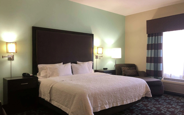 Mobility/Hearing Accessible with Tub room