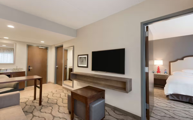 2-room Hearing Accessible Quadruple Suite
