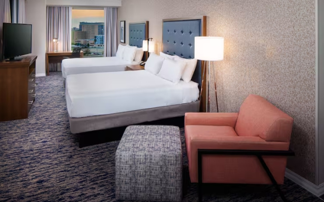 1 Bedroom Accessible Suite with water view