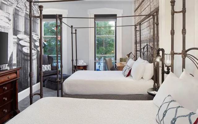 Historic Twin room with city view