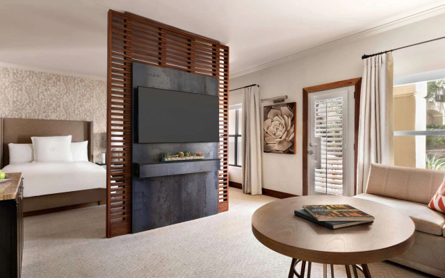 Fairmont Gold Twin Junior Suite with golf view