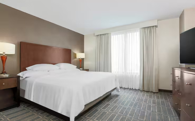 Two-room Corner Quadruple Suite
