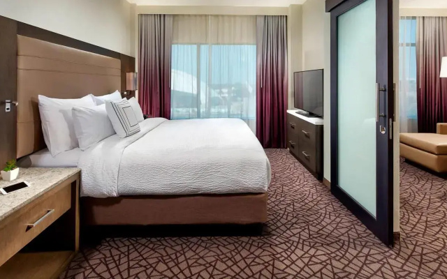 Suite with city view