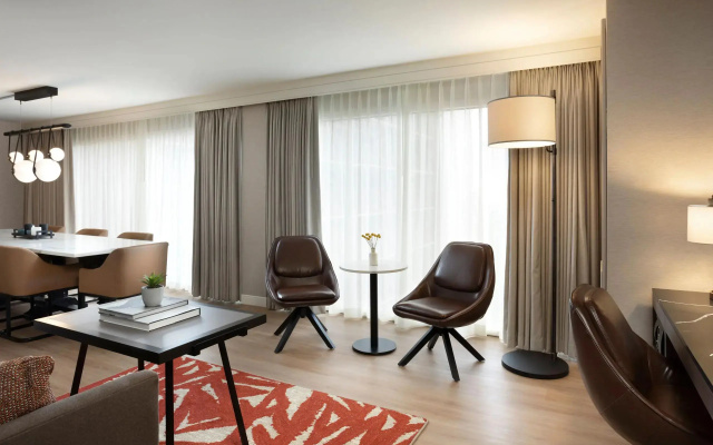 Riverbend Suite