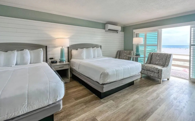 Gulf Front Efficiency Quadruple room with balcony