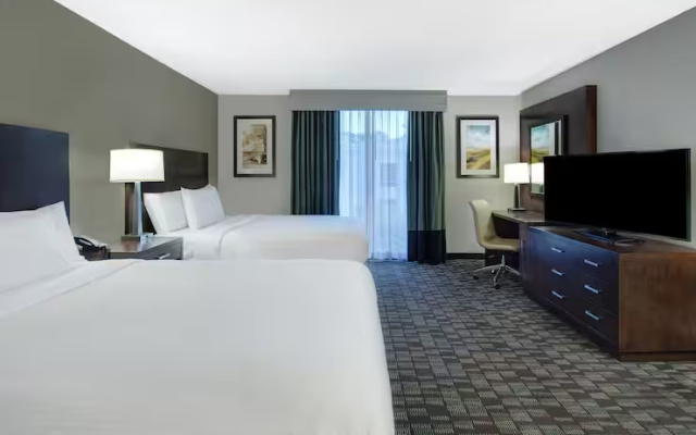 Two-room Atrium Building Twin Suite
