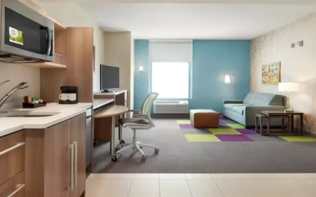 Mobility/Hearing Accessible Tub Studio