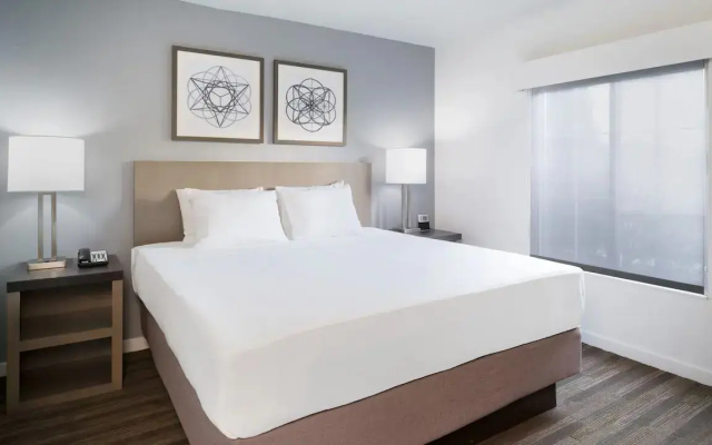 1 Bedroom Conference Double Suite