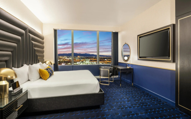 Circa Double End Suite