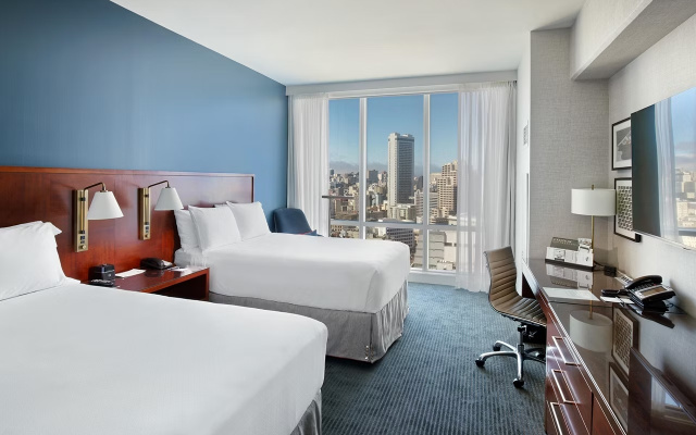 Premium Twin room with West Side View