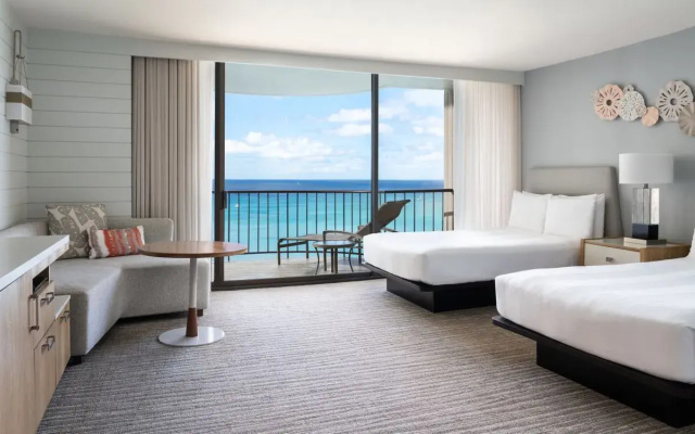 Kealohilani Twin room with balcony and oceanfront