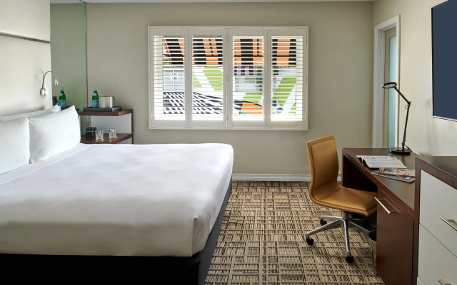 Double room with pool view