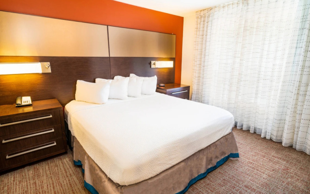 2 Bedrooms Suite with Sofa