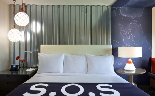 Zephyr room