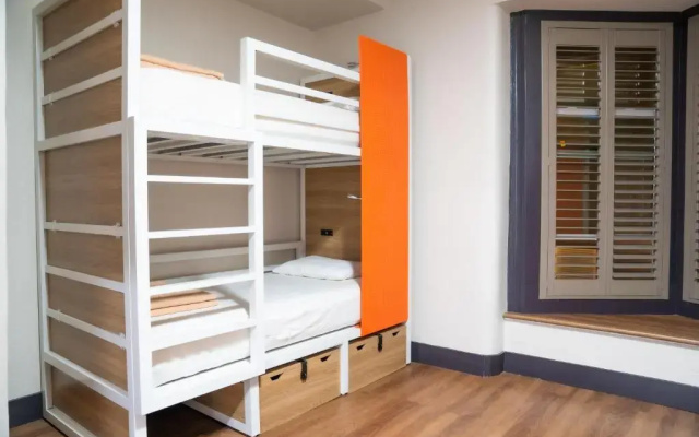 Private Sextuple room