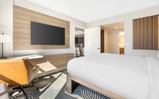 1 Bedroom Accessible Hearing Double Suite