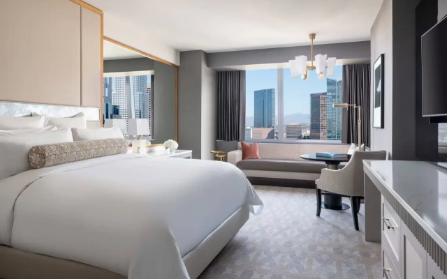 Deluxe Club Lounge Access Double room with city view