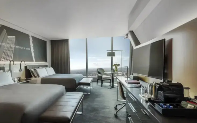 Classic Club Lounge Access Quadruple room with city view