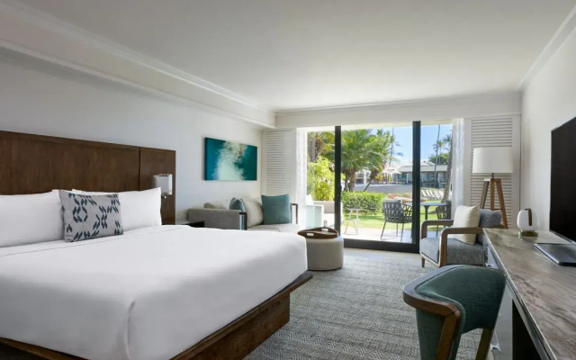Room with balcony and with partial ocean view