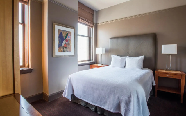 Signature Double Suite