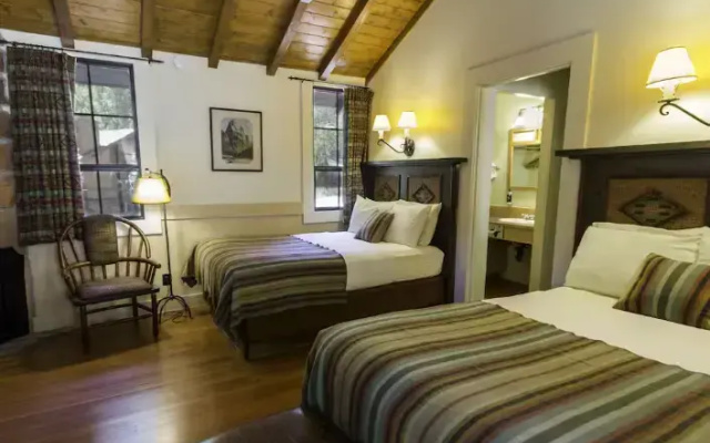 Twin Cabin