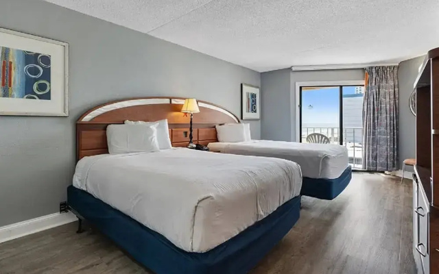 Twin room with ocean view