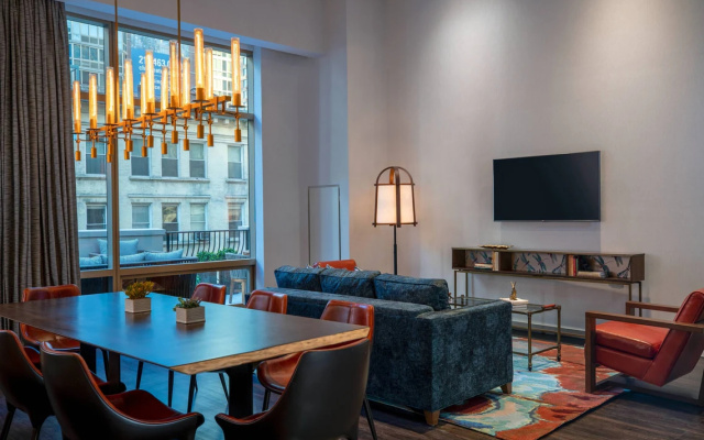 1 Bedroom Conference Double Suite with balcony and with city view