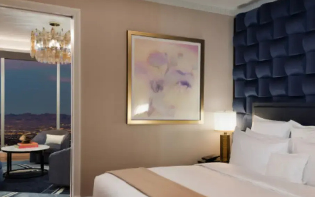 Executive Fleur de Lis Suite