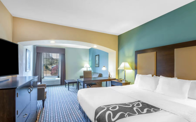 Deluxe Executive Double Suite Various Views