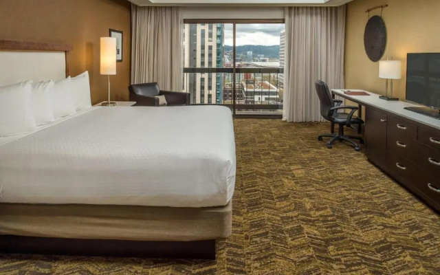 Governor with Whirlpool Tub Double Suite
