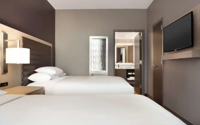 2 Bedrooms Quadruple Suite with city view