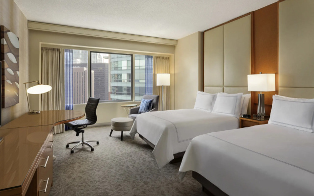 Pinnacle Twin room with city view