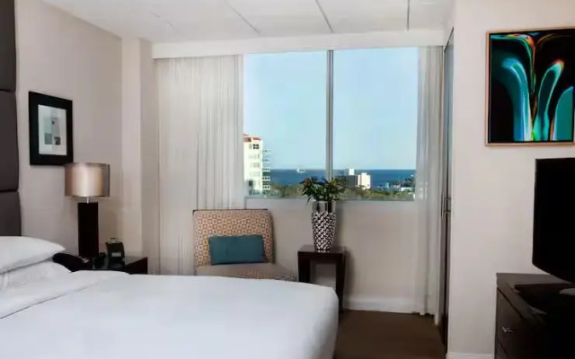 Intracoastal view Suite with balcony