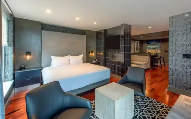 Groom Double Suite