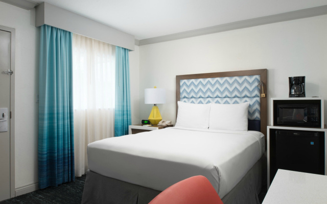 3 Bedrooms Premium Combo Studio Poolside