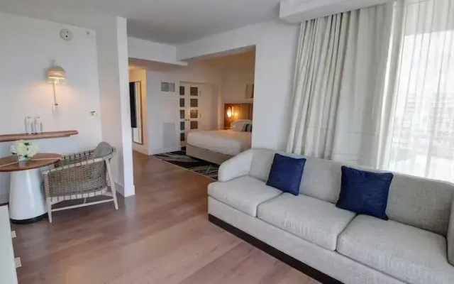 Corner Double Suite with balcony and with harbour view