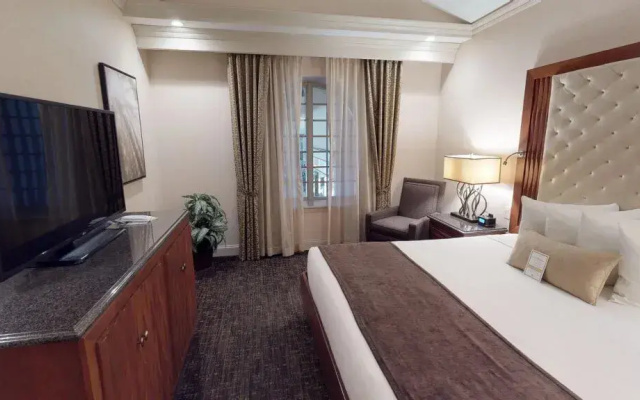 2 Bedrooms Premier ADA Accessible Sextuple Suite