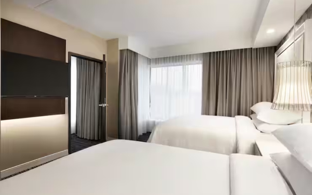 Mobility/Hearing Accessible Suite