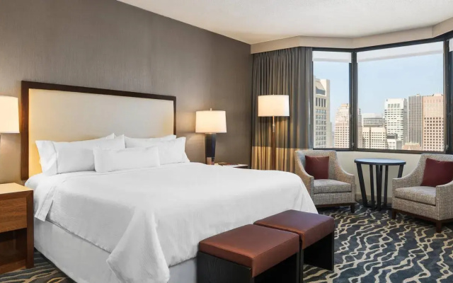 Grand Deluxe room with city view