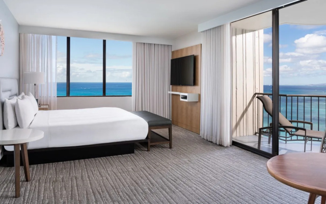 Kealohilani Double Junior Suite with balcony and oceanfront