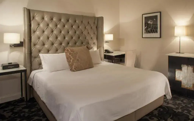 Cosmopolitan Corner Double Suite