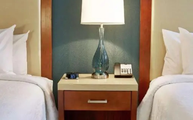 Corner Twin Guest room with city view